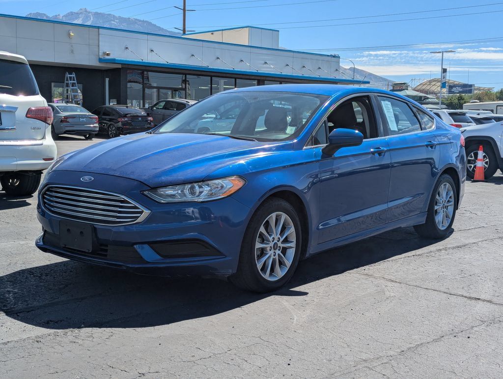 Used 2017 Ford Fusion SE w/ Fusion SE Technology Package FWD image 9