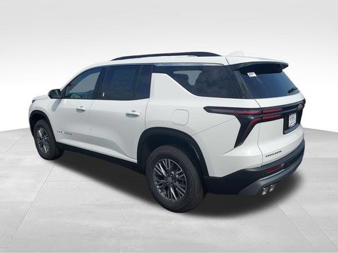New 2026 Chevrolet Traverse LT w/ Driver Confidence Package FWD image 3