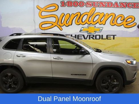 Used 2022 Jeep Cherokee Latitude Lux w/ Sun & Sound Group AWD/4WD image 1