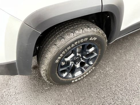 Used 2022 Jeep Cherokee Latitude w/ Sun & Sound Group image 14