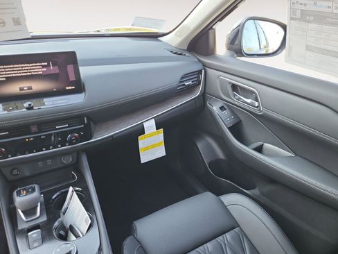 New 2026 Nissan Rogue Platinum w/ Platinum Premium Package image 13