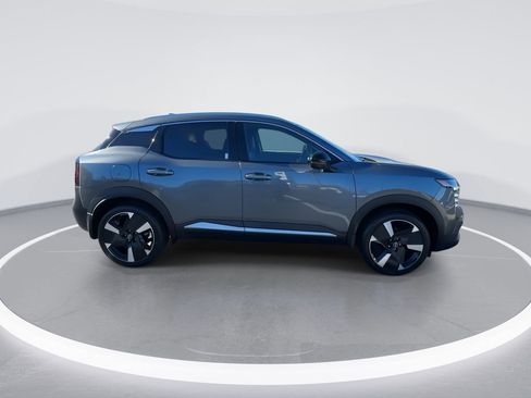 New 2026 Nissan Kicks SR w/ SR Premium Package AWD/4WD image 9