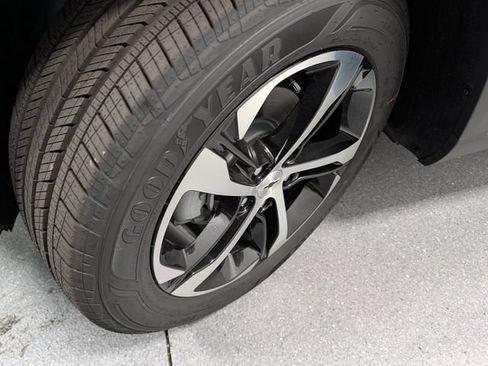 New 2026 Chevrolet Trax RS w/ Sunroof Package FWD image 9