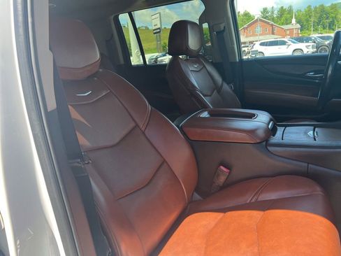 Used 2020 Cadillac Escalade ESV Premium Luxury RWD image 13