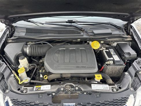 Used 2020 Dodge Grand Caravan SE w/ UConnect Hands-Free Group image 16