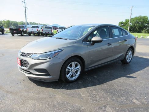 Used 2017 Chevrolet Cruze LT w/ Convenience Package FWD image 11