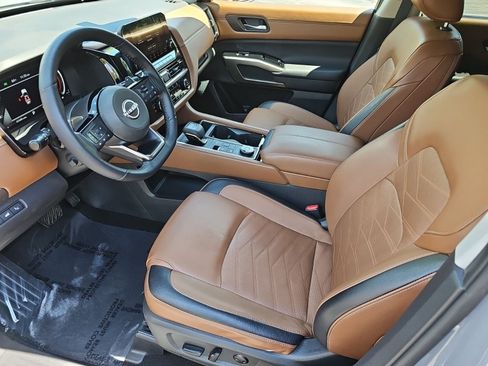 Used 2024 Nissan Pathfinder Platinum AWD/4WD image 19