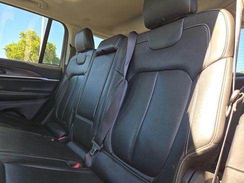 Used 2023 Jeep Grand Cherokee Limited AWD/4WD image 9