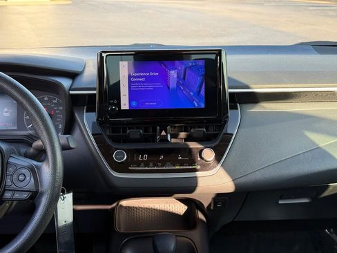 Used 2025 Toyota Corolla LE FWD image 15