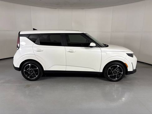 Used 2023 Kia Soul EX FWD image 9