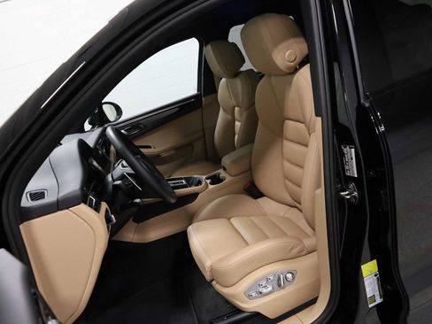 Certified 2026 Porsche Macan AWD/4WD image 5
