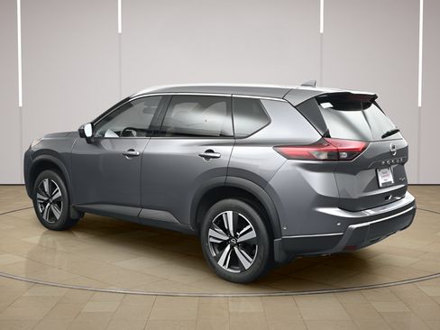 Certified 2025 Nissan Rogue SL w/ SL Premium Package AWD/4WD image 5