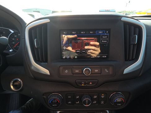 Used 2023 GMC Terrain SLE w/ Driver Convenience Package FWD image 10