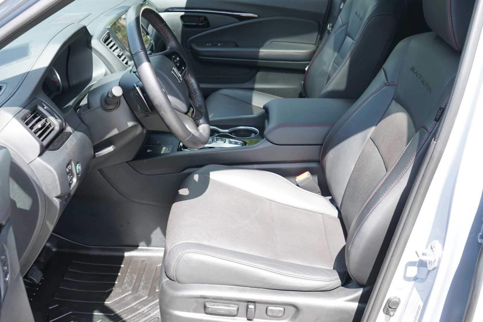 Used 2024 Honda Passport Black Edition image 8