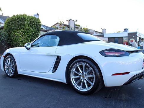 Used 2018 Porsche 718 Boxster RWD image 14