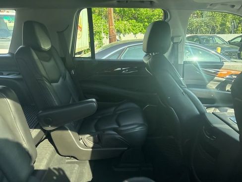 Used 2020 Cadillac Escalade Luxury w/ LPO, Radiant Package AWD/4WD image 9