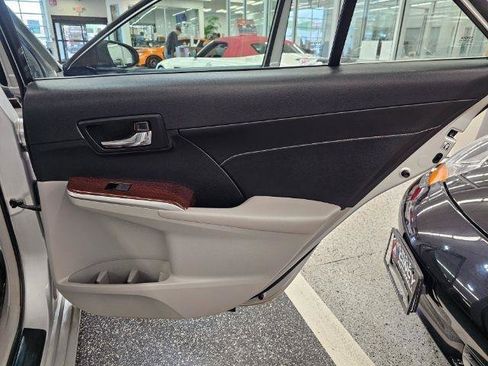 Used 2014 Toyota Camry XLE w/ Leather Package FWD image 32