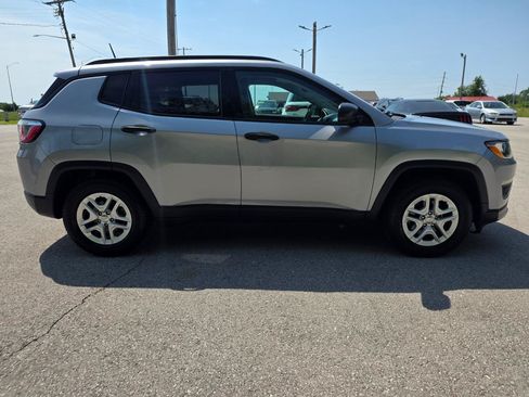 Used 2018 Jeep Compass Sport FWD image 6