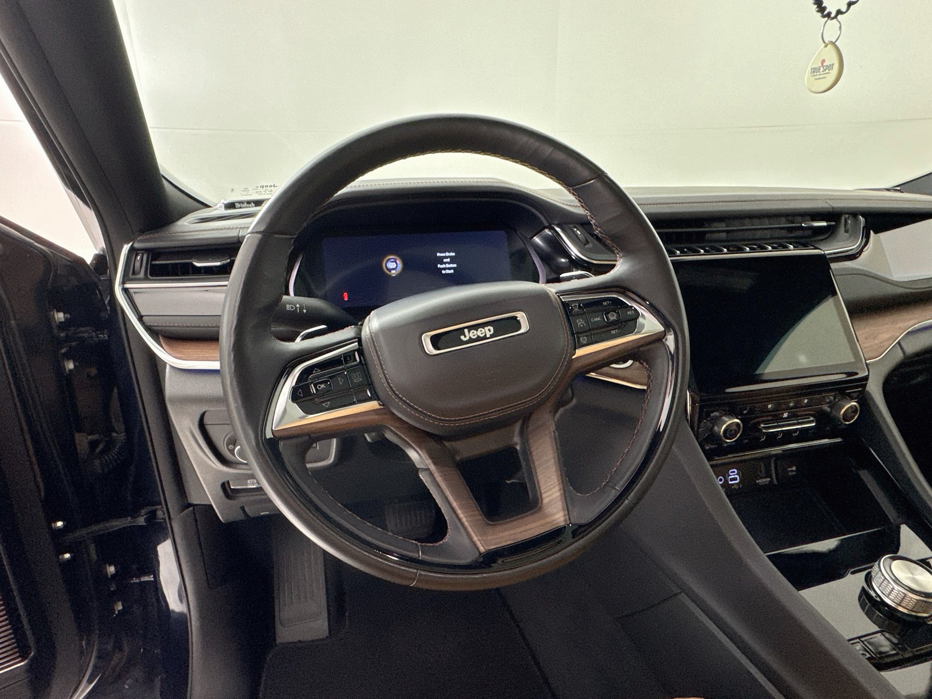Used 2023 Jeep Grand Cherokee Summit w/ Luxury Tech Group V RWD image 12