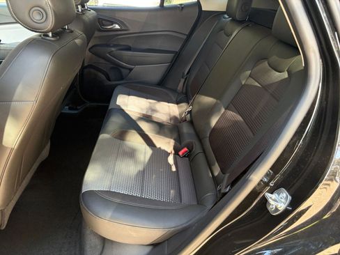 Used 2025 Chevrolet Trax LT w/ LT Convenience Package image 31