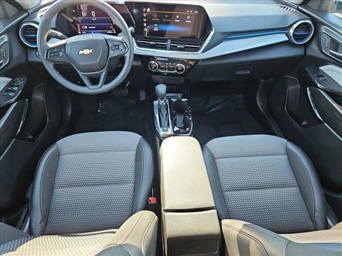 Used 2025 Chevrolet Trax LT image 14