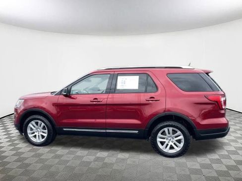 Used 2019 Ford Explorer XLT w/ Equipment Group 202A image 4