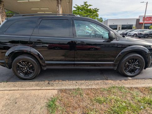 Used 2020 Dodge Journey SE w/ Blacktop Package FWD image 8