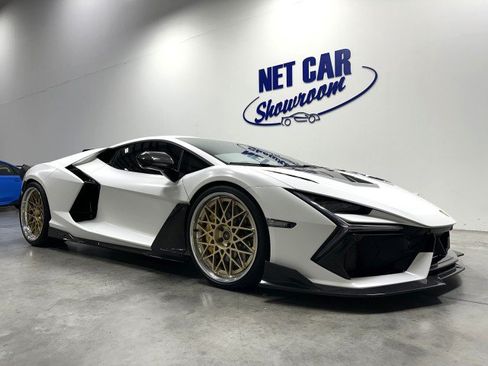 Used 2024 Lamborghini Revuelto AWD/4WD image 4