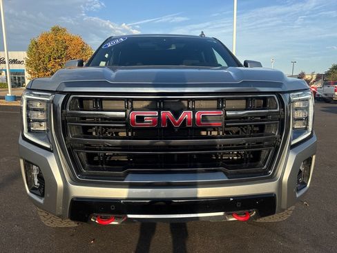 Used 2024 GMC Yukon AT4 w/ Technology Package AWD/4WD image 12