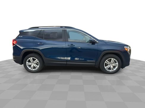 Certified 2022 GMC Terrain SLE w/ Driver Convenience Package image 9