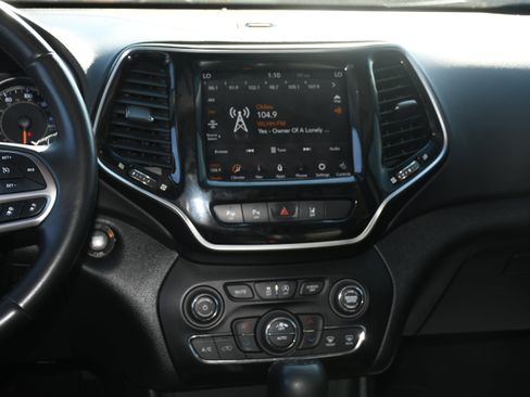 Used 2019 Jeep Cherokee Limited w/ Technology Group image 16