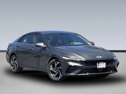 New 2025 Hyundai Elantra SEL