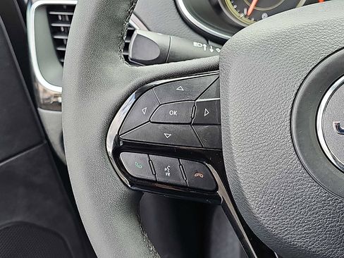 Used 2023 Jeep Cherokee Altitude Lux image 22