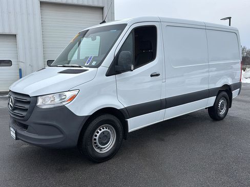 Used 2022 Mercedes-Benz Sprinter 2500 image 3