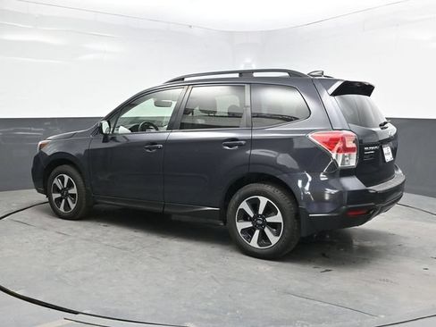 Used 2017 Subaru Forester 2.5i Premium AWD/4WD image 4