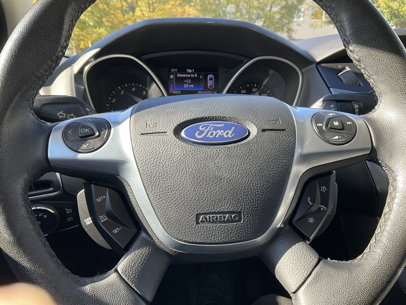 Used 2013 Ford Focus Titanium FWD image 23