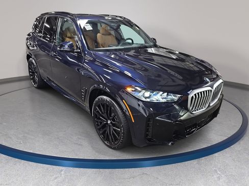 New 2026 BMW X5 xDrive40i w/ M Sport Package AWD/4WD image 3