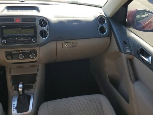Used 2011 Volkswagen Tiguan S image 16