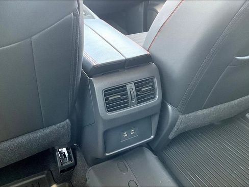 Used 2025 Nissan Rogue SV image 31