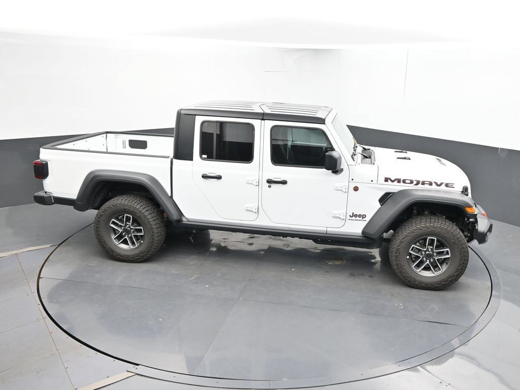 Used 2026 Jeep Gladiator Mojave AWD/4WD image 33