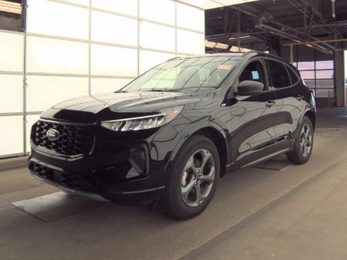Used 2024 Ford Escape ST-Line w/ Tech Pack #1 AWD/4WD image 2