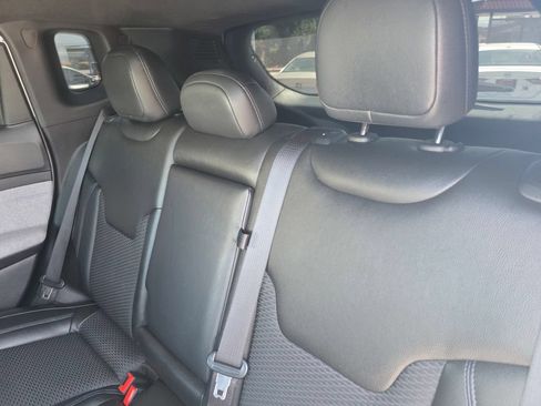 Used 2025 Jeep Compass Latitude AWD/4WD image 16