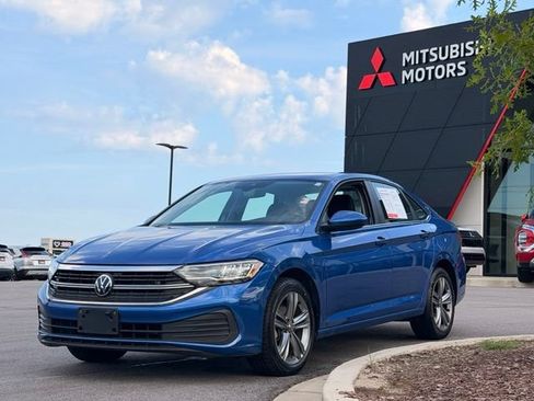 Used 2024 Volkswagen Jetta SE FWD image 8