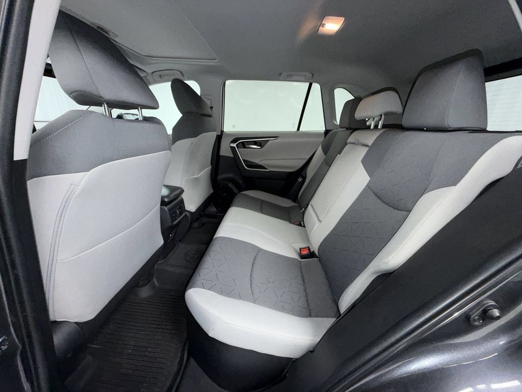Used 2021 Toyota RAV4 XLE w/ Convenience Package AWD/4WD image 13