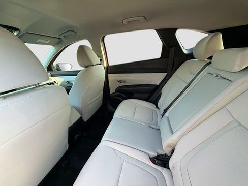 Certified 2025 Hyundai Tucson SE FWD image 23