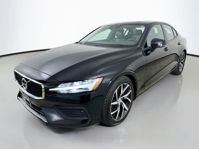 Used 2019 Volvo S60 T6 Momentum w/ Multimedia Package
