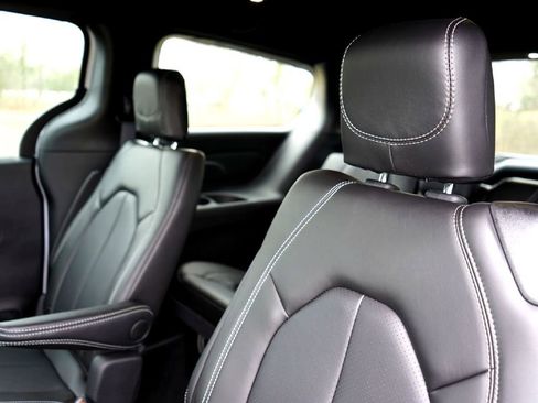 New 2026 Chrysler Pacifica Select image 23