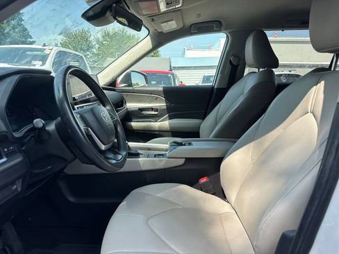 Used 2024 Toyota Grand Highlander AWD image 14