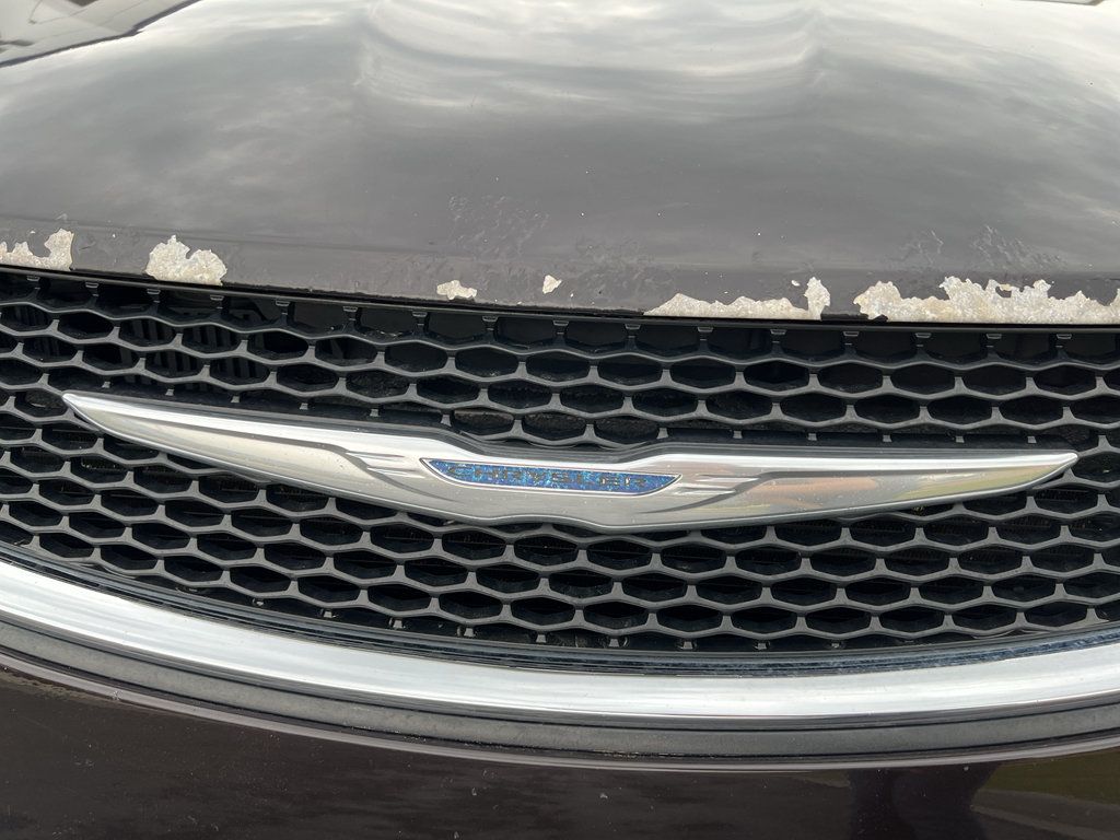 Used 2017 Chrysler Pacifica Touring-L FWD image 11