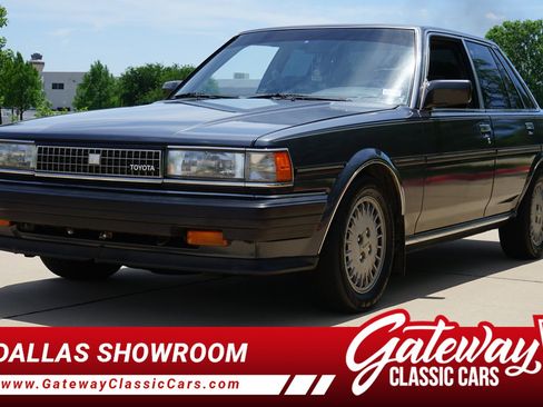 Used 1987 Toyota Cressida Sedan RWD image 1